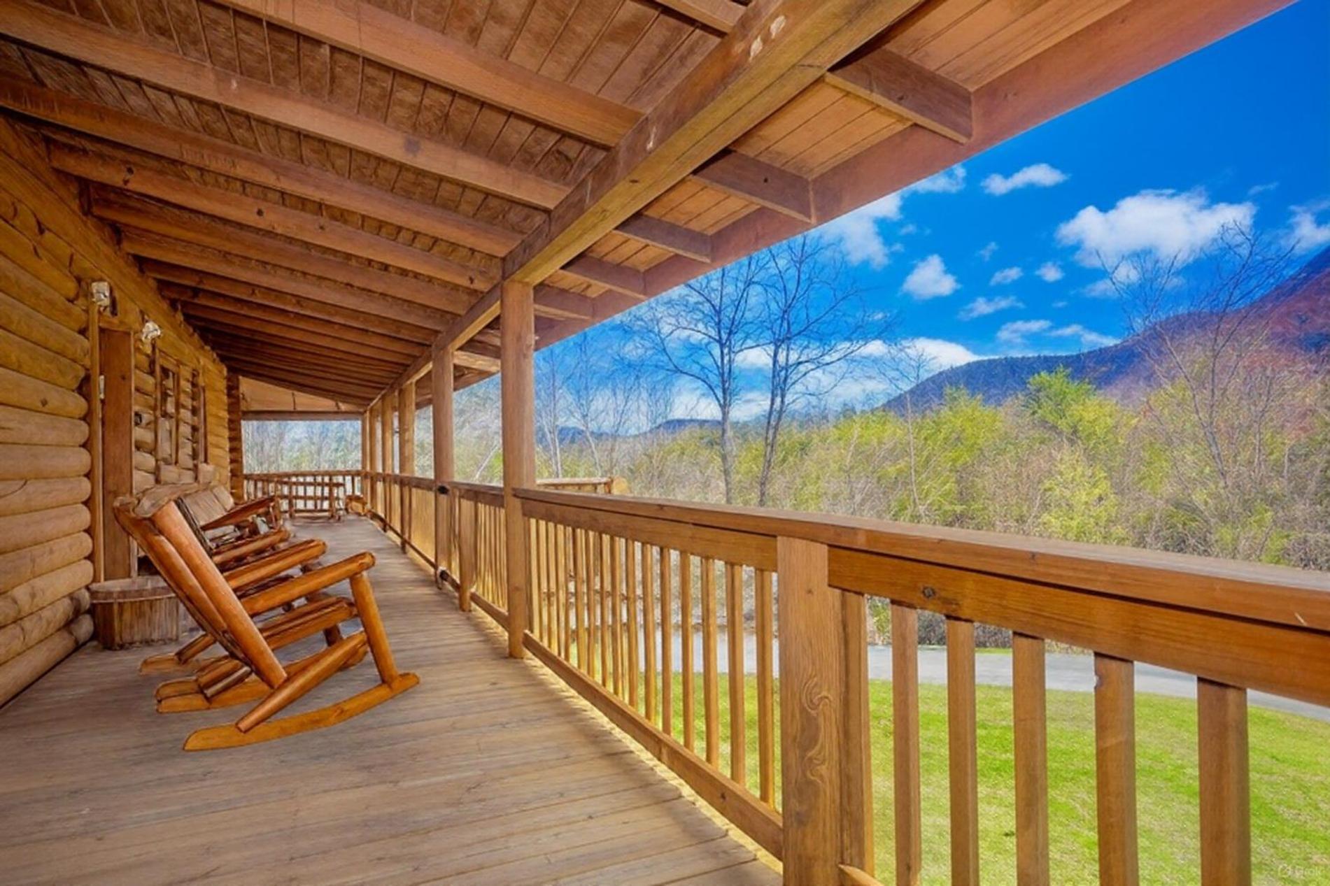 Smoky Bear Lodge With Guest House, Hot Tub, 1089 Free Tickets Each Paid Day, Dollywood And More Sevierville Extérieur photo