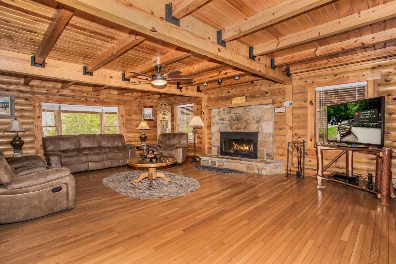 Smoky Bear Lodge With Guest House, Hot Tub, 1089 Free Tickets Each Paid Day, Dollywood And More Sevierville Extérieur photo