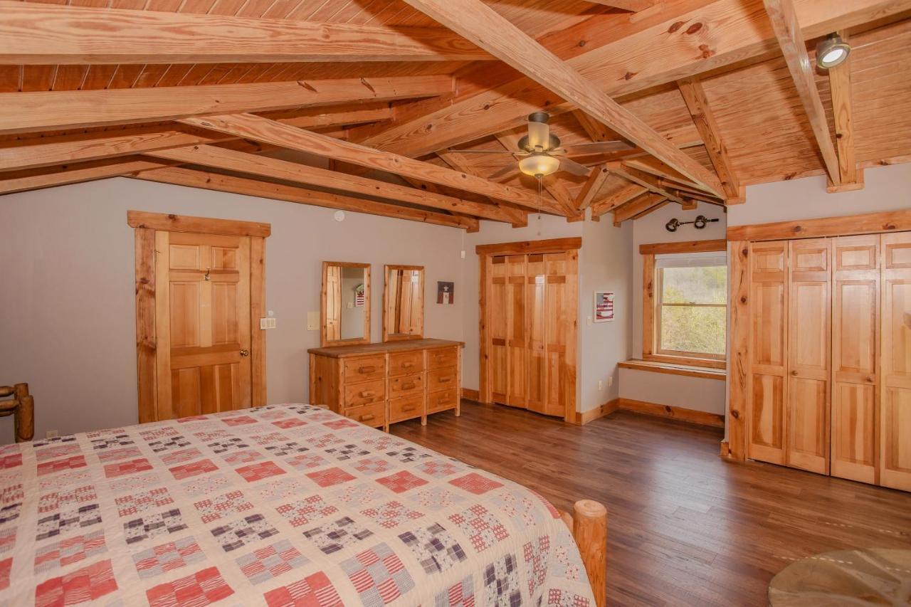 Smoky Bear Lodge With Guest House, Hot Tub, 1089 Free Tickets Each Paid Day, Dollywood And More Sevierville Extérieur photo