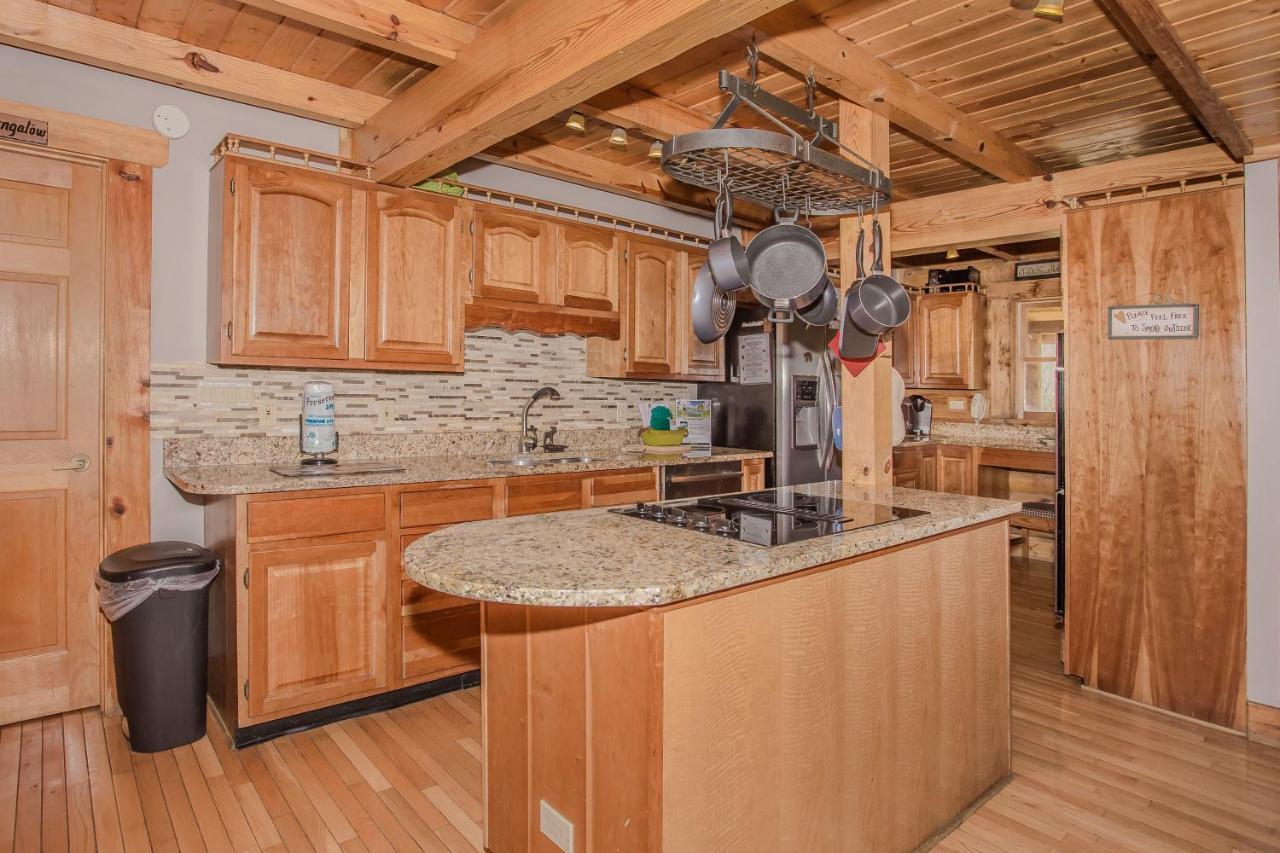 Smoky Bear Lodge With Guest House, Hot Tub, 1089 Free Tickets Each Paid Day, Dollywood And More Sevierville Extérieur photo