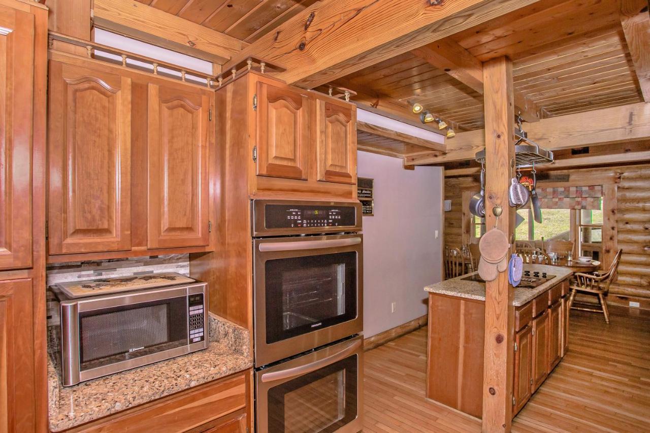 Smoky Bear Lodge With Guest House, Hot Tub, 1089 Free Tickets Each Paid Day, Dollywood And More Sevierville Extérieur photo