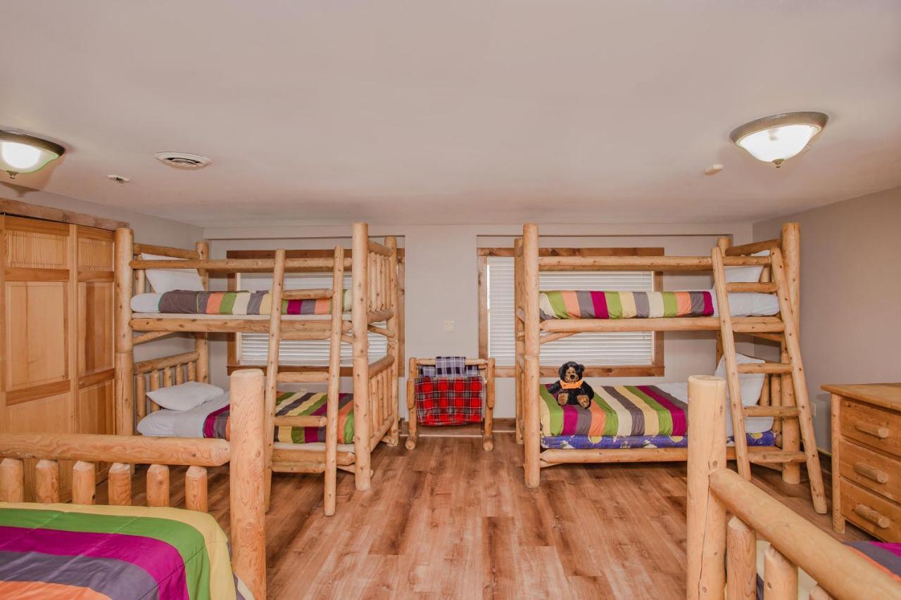 Smoky Bear Lodge With Guest House, Hot Tub, 1089 Free Tickets Each Paid Day, Dollywood And More Sevierville Extérieur photo
