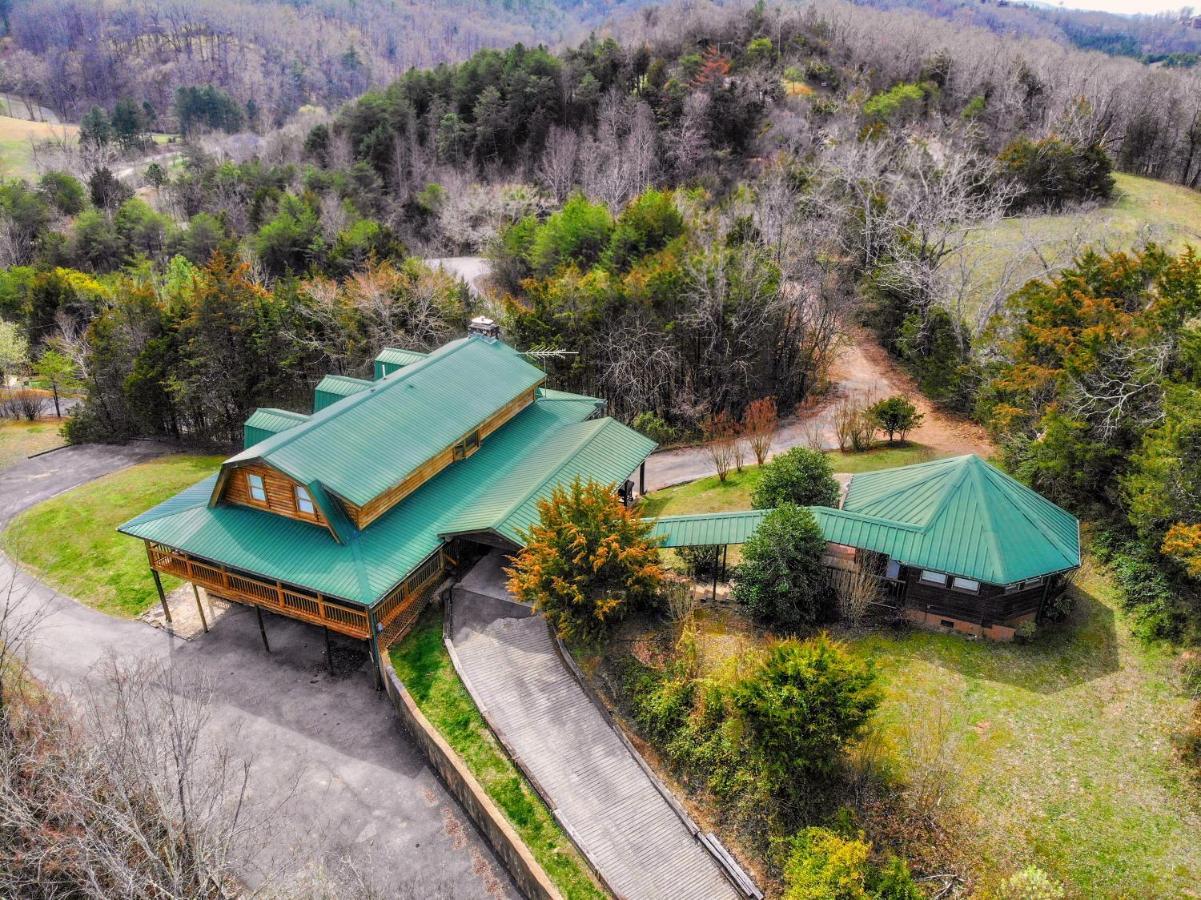 Smoky Bear Lodge With Guest House, Hot Tub, 1089 Free Tickets Each Paid Day, Dollywood And More Sevierville Extérieur photo
