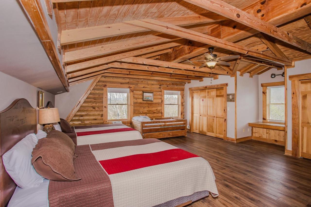 Smoky Bear Lodge With Guest House, Hot Tub, 1089 Free Tickets Each Paid Day, Dollywood And More Sevierville Extérieur photo