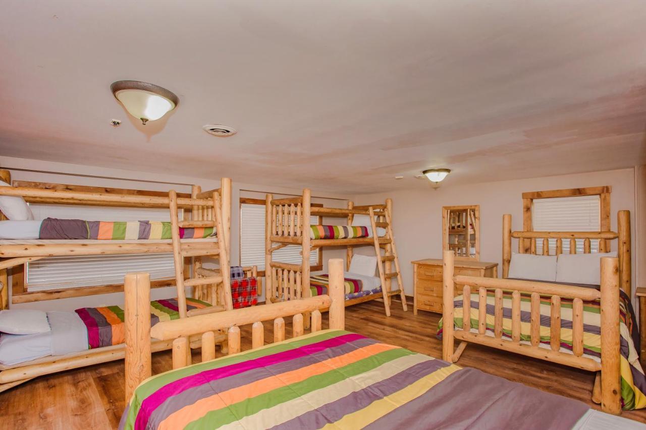 Smoky Bear Lodge With Guest House, Hot Tub, 1089 Free Tickets Each Paid Day, Dollywood And More Sevierville Extérieur photo