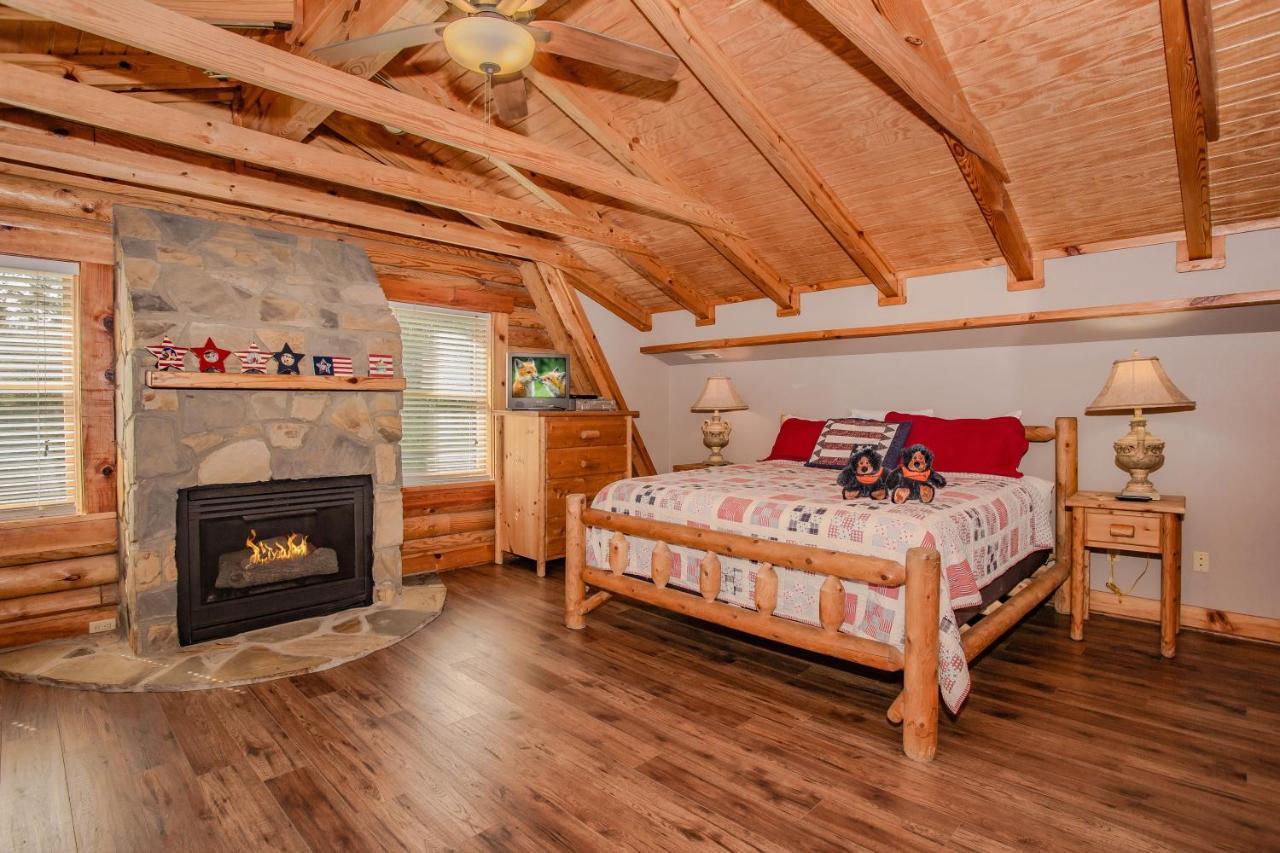 Smoky Bear Lodge With Guest House, Hot Tub, 1089 Free Tickets Each Paid Day, Dollywood And More Sevierville Extérieur photo
