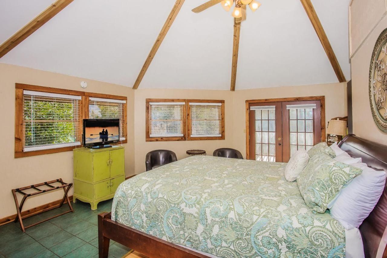 Smoky Bear Lodge With Guest House, Hot Tub, 1089 Free Tickets Each Paid Day, Dollywood And More Sevierville Extérieur photo